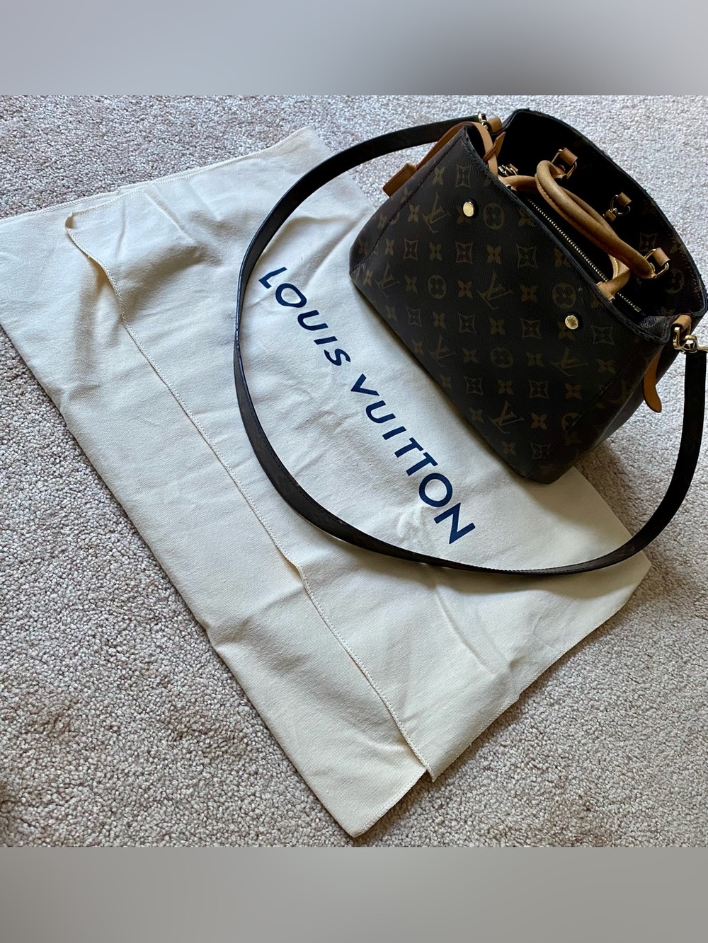 Louis Vuitton | Monogram Montaigne MM Handbag w LV Strap, Lock & Key & Dust Bag - Picture 2 of 16